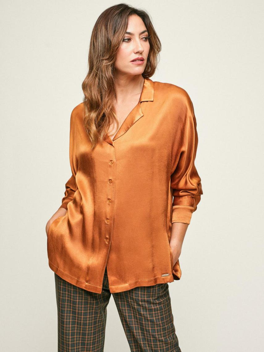 Camisa turmalina naranja, de Mercedes de Miguel