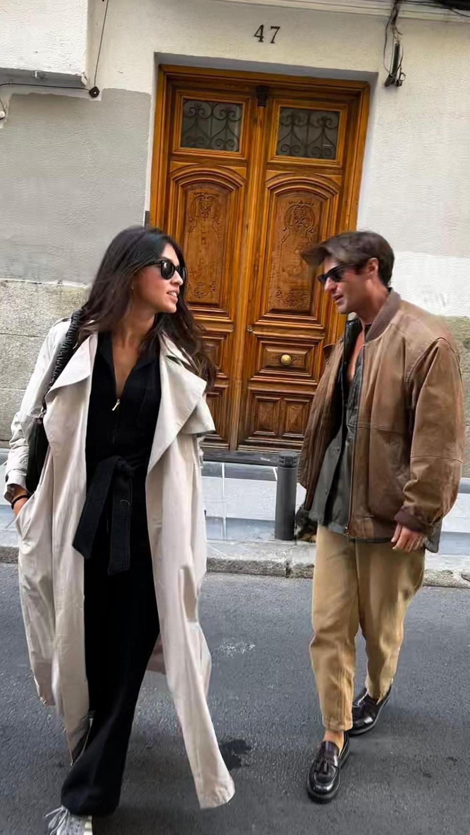 La modelo, con su 'look' completo.