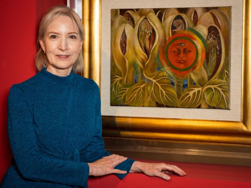 Doris Seedorf, junto al cuadro 'Sol y vida' (1947) de Frida Kahlo.