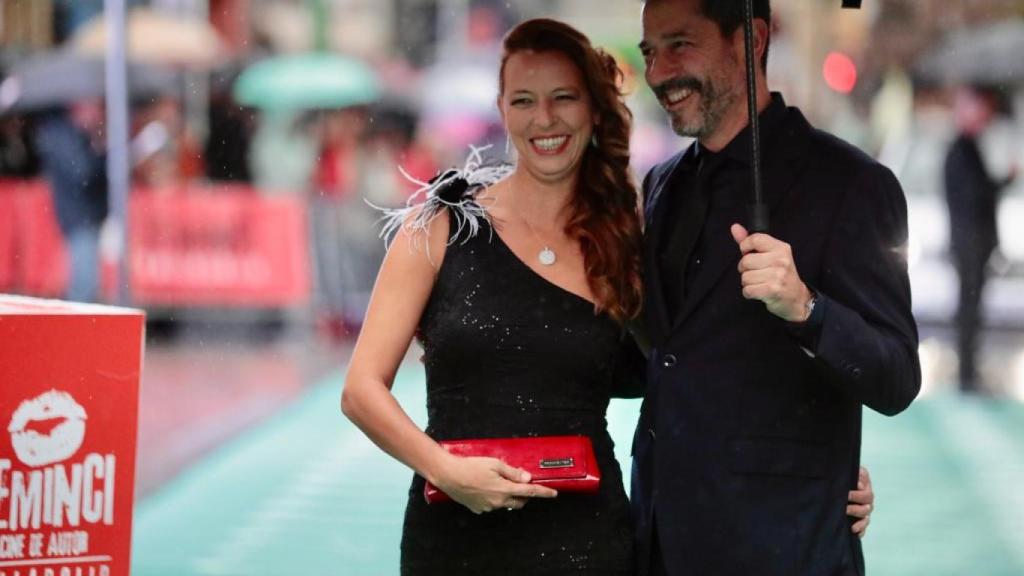 Marta Arranz con un vestido de la diseñadora vallisoletana