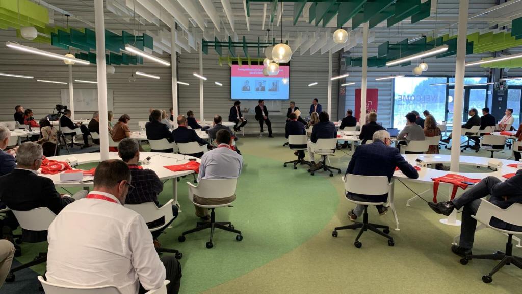 Los directivos que han visitado el parque tecnológico de Málaga.