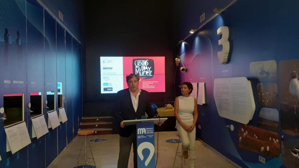 Martín Sanz y Raquel López, en la presentación del festival de narración oral.