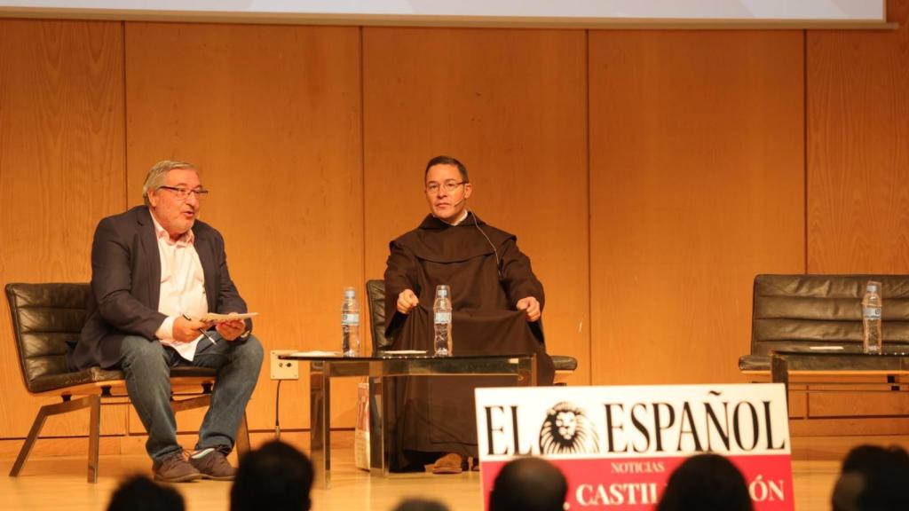 El prior Miguel Ángel González durante su intervención en el I Foro Salamanca Impulsa