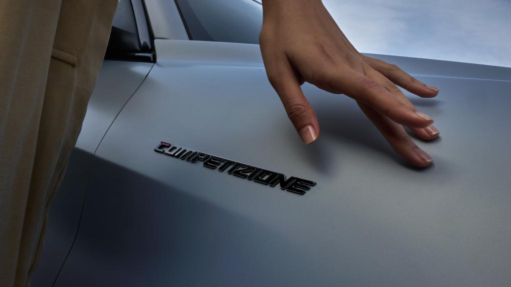 La versión especial Competizione se basa en el Veloce.