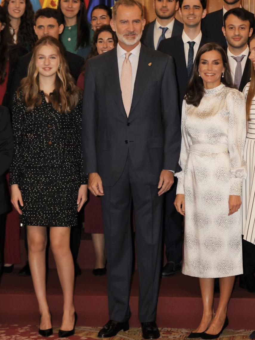 Los Reyes y Leonor, en la recepción del hotel Reconquista.