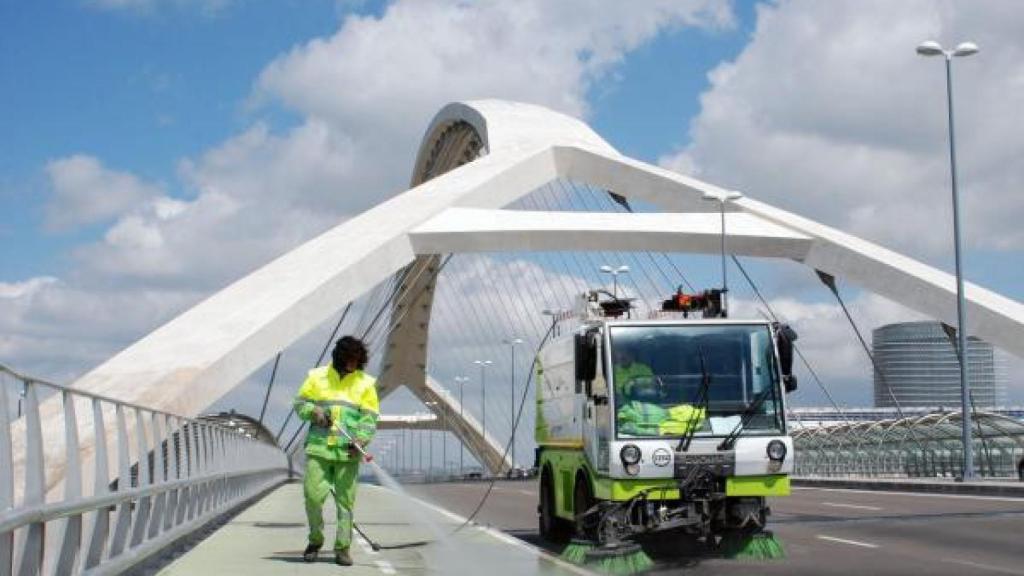 Lavado de calles a alta presión en Zaragoza realizado por FCC.