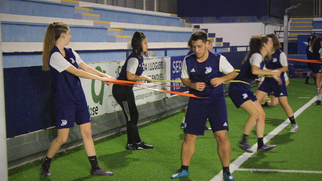 Álex junto a una compañera en el entrenamiento.