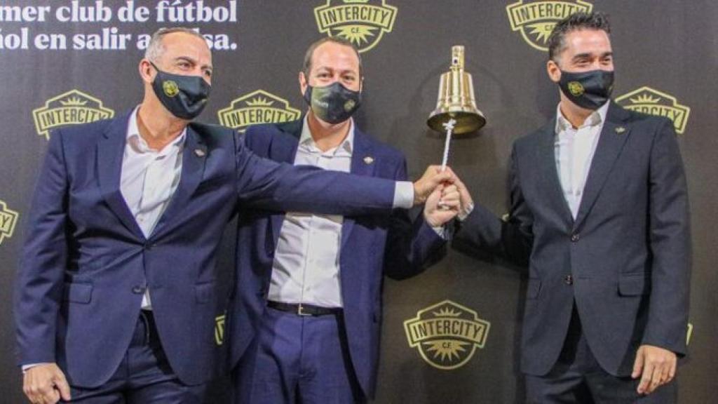 Directivos del Intercity en su salida a Bolsa.