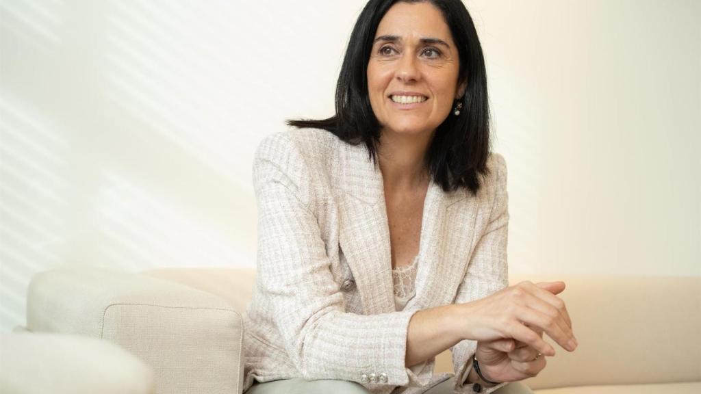 La secretaria general del PP gallego, Paula Prado, posa durante una entrevista para Europa Press.