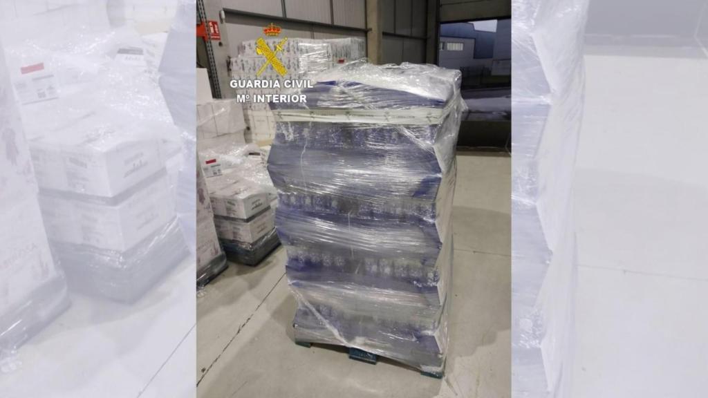 Botellas de alcohol incautadas en Santiago