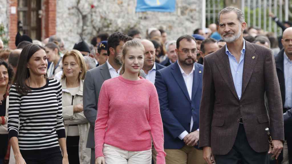 Los Reyes y Leonor a su llegada a Cadavedo.