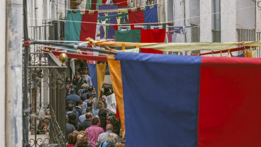 Calle llena de puestos en la Fira de Tots Sants, en imagen de archivo.