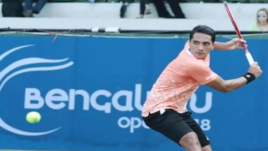 El tenista egipcio Youssef Hossam durante un partido