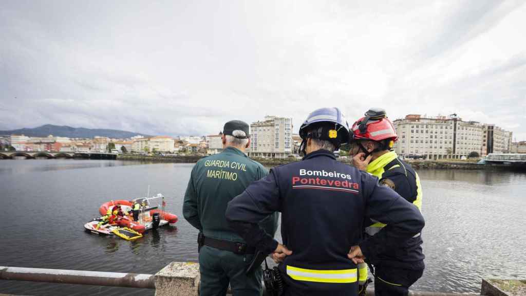 Operativo de rescate del cuerpo de José Manuel Penas en Pontevedra.