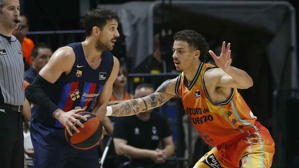 Laprovittola con el balón en la mano.