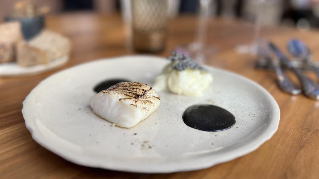 Merluza de pincho con calamar