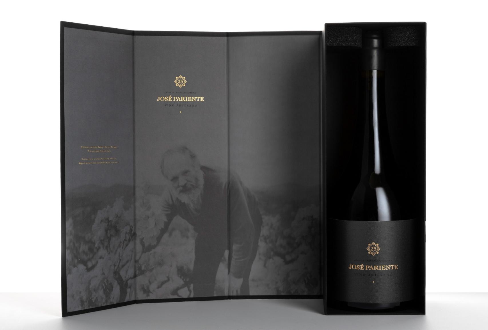 José Pariente 25 Años estuche abierto