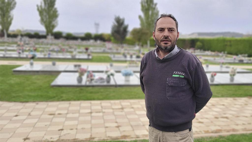 Jesús Ángel de la Fuente Rico en el cementerio de Las Contiendas