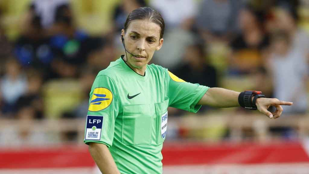 Stephanie Frappart, en uno de sus últimos encuentros dirigidos.