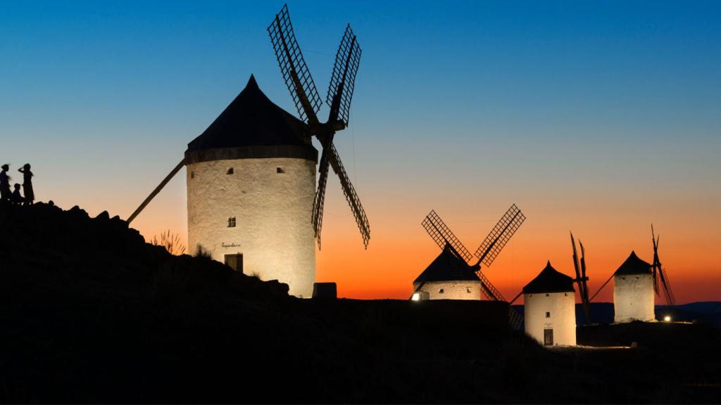 Molinos de Consuegra (Toledo). Foto de archivo de Turismo de Castilla-La Mancha