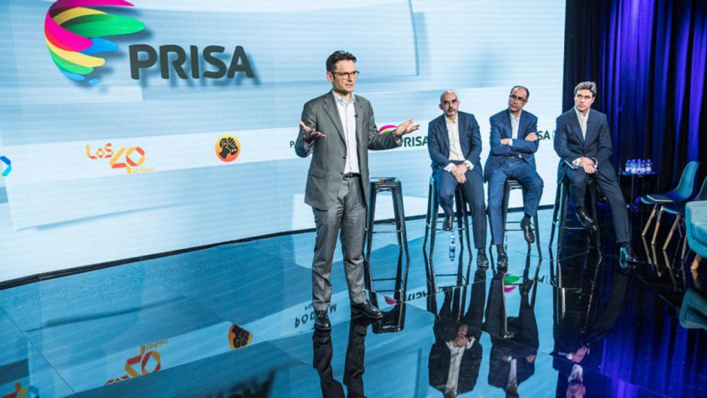 El presidente del grupo Prisa, Joseph Oughlourghian, junto al equipo de dirección de la compañía.