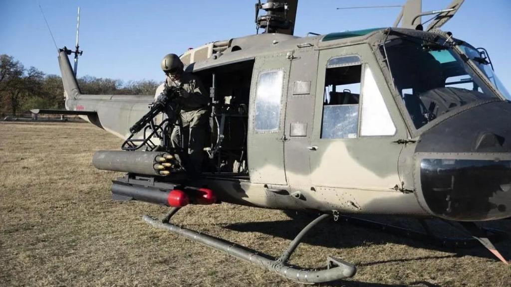 Bell 412M, una versión del helicóptero con armamento