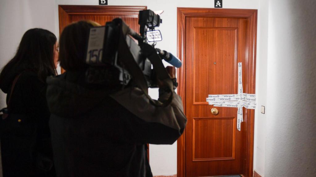 Una foto de la puerta donde ha tenido lugar el suceso.