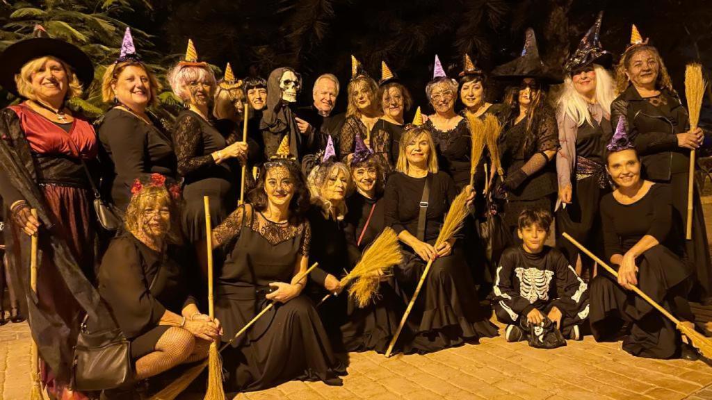 El grupo de baile de Santa Paula.