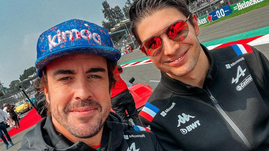 Fernando Alonso y Esteban Ocon, durante el GP de México