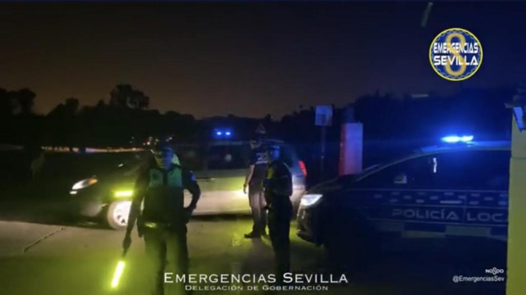 La Policía Local de Sevilla durante la vigilancia por la celebración de fiestas de Halloween en Sevilla.