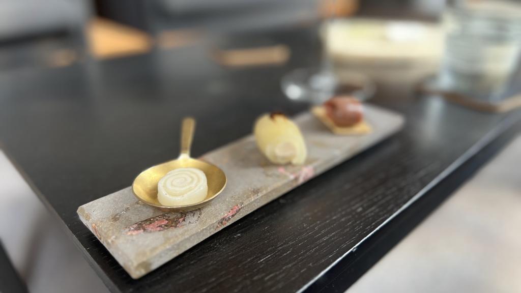 Colinabo asado, cebolla y anchoa madurada cuatro años