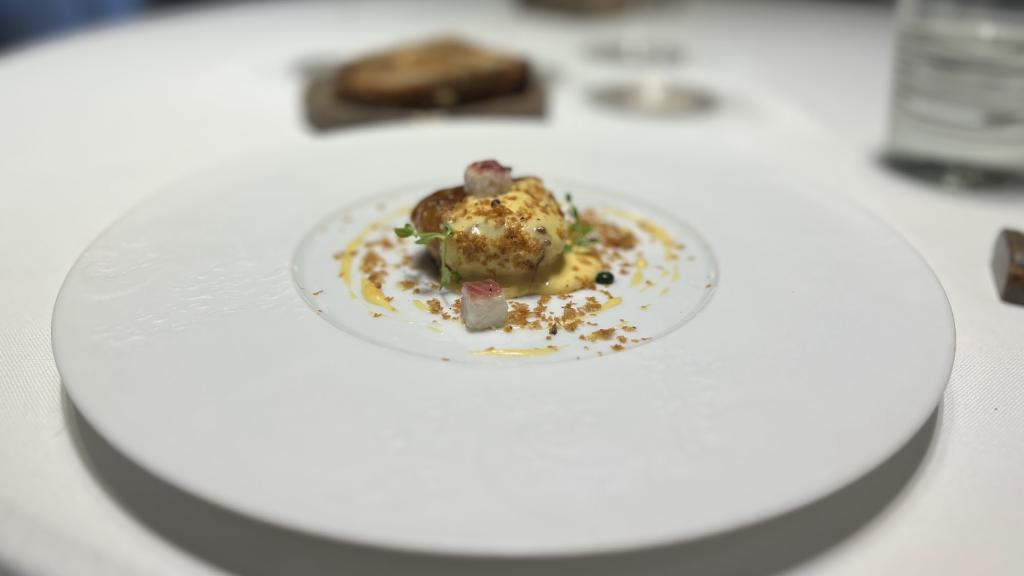 Cebolla asada con anguila y levadura fresca