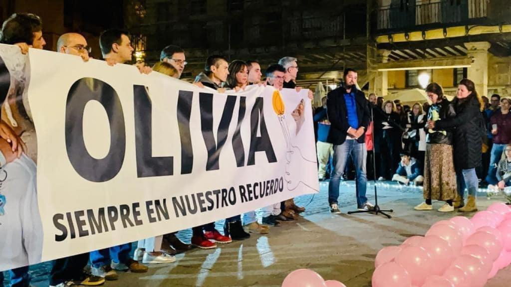 Concentracion en Segovia en recuerdo de Olivia, la niña asesinada en Gijón