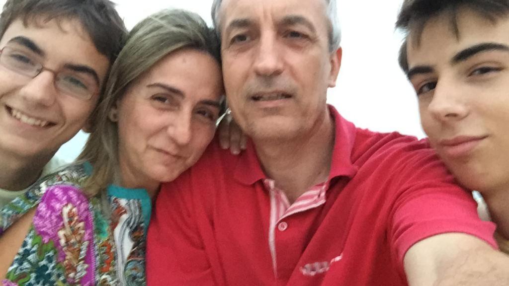 Milagros Tolón y Antonio Guijarro junto a sus hijos Jaime y Jorge.