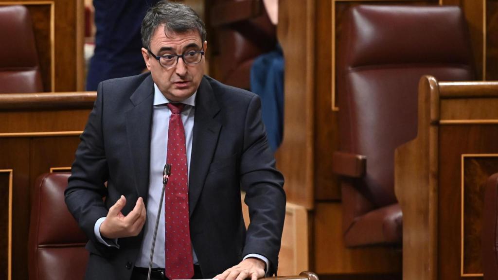 El portavoz del PNV en el Congreso, Aitor Esteban, durante la sesión de control al Gobierno este miércoles.