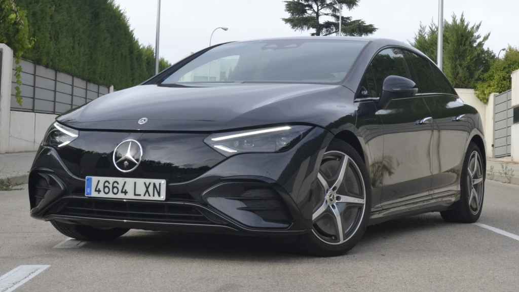 El Mercedes EQE es el hermano pequeño del EQS.