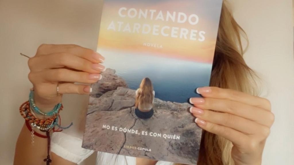 La anónima Vecina Rubia publica su segunda novela.