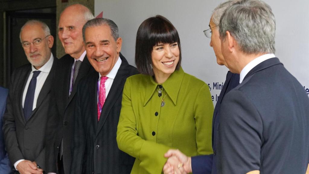 Teniente alcalde de Santiago, Sindo Guinarte; Secretario Iberoamericano, Marcos Pinta; ministro de Ciencia de República Dominicana, Franklin García; ministra de Ciencia, Diana Morant; vicepresidente de Xunta, Francisco Conde; delegado Gob. José Miñones