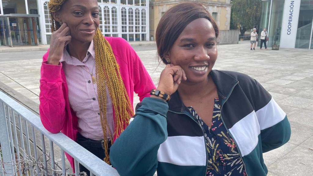 María Reyes Obono e Harriet Kumi en el Campus Industrial