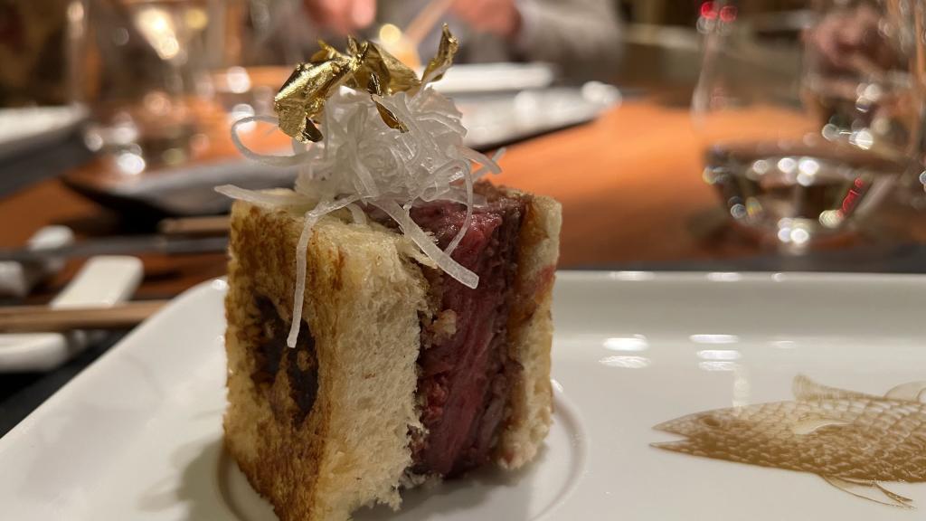 El katsu sando es uno de los platos más codiciados de 99 Sushi Bar