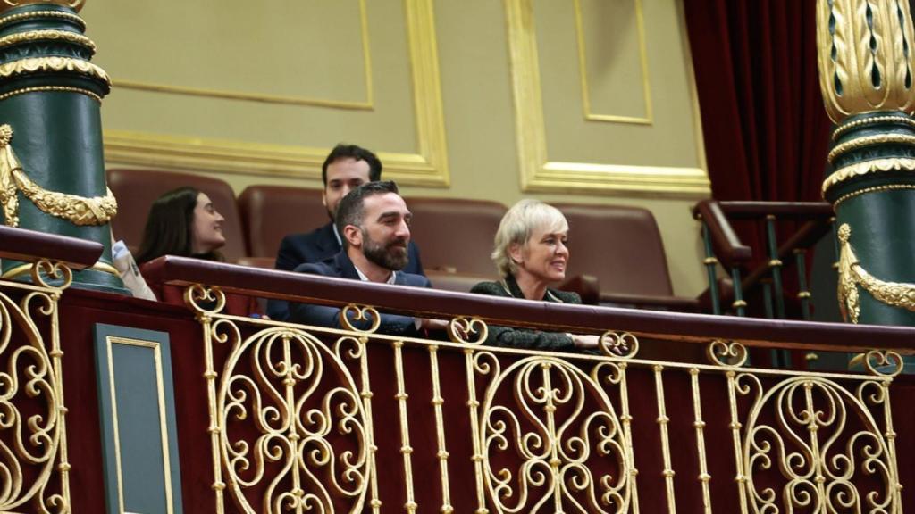 De izquierda a derecha: Francisco Polo, Alto Comisionado para España Nación Emprendedora, y Carme Artigas, secretaria de Estado de Digitalización e Inteligencia Artificial, durante el debate en el Congreso de los Diputados de la Ley de Startups.