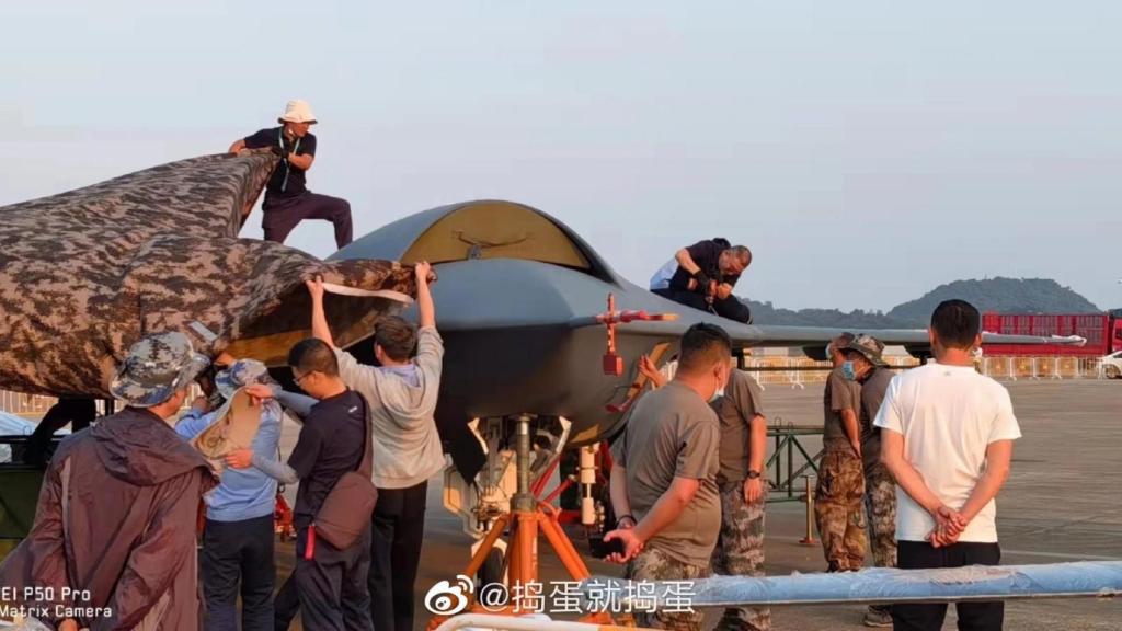 Dron misterioso en el stand de la Feria