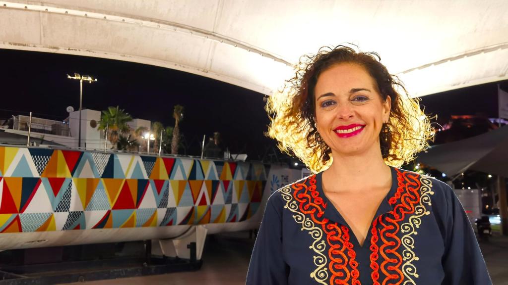 Toñi Martín-Zarco, la presidenta de la Federació de Fogueres, en la pasarela del Puerto.