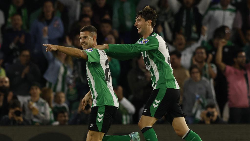 Ruibal celebra uno de sus goles con el Betis.