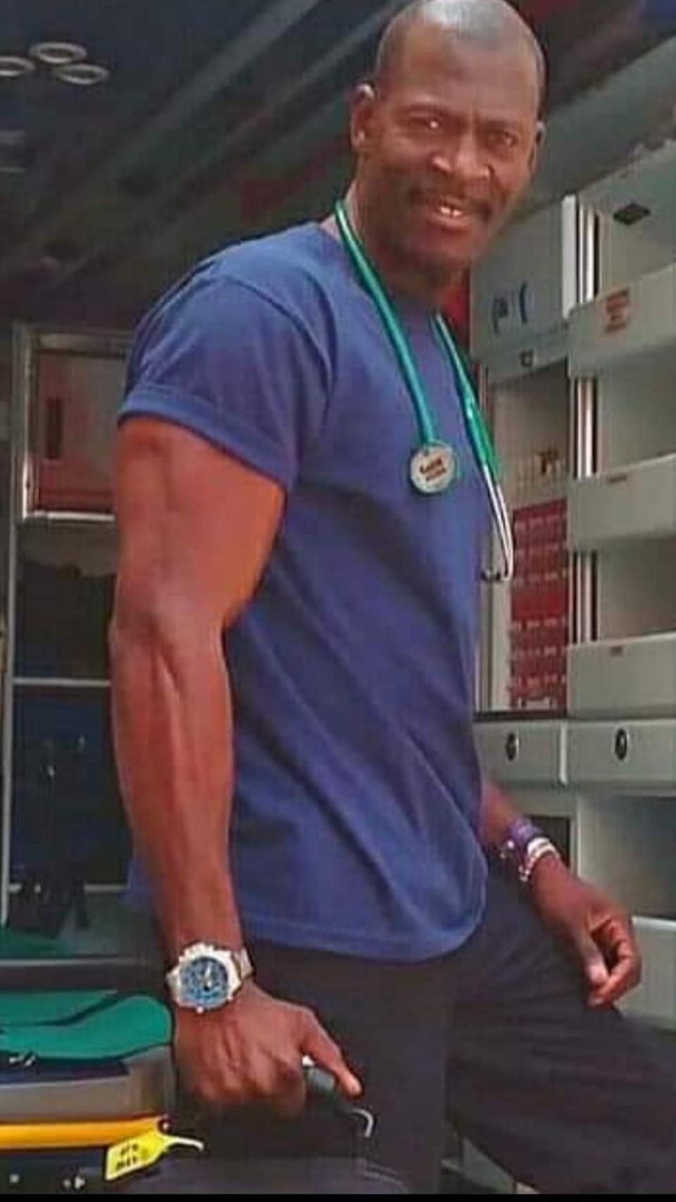 Héctor, médico del 061, en un servicio.