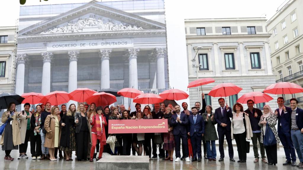 Representantes del sector del emprendimiento innovador acudieron este jueves al Congreso para celebrar la votación de la Ley de ‘Startups’.