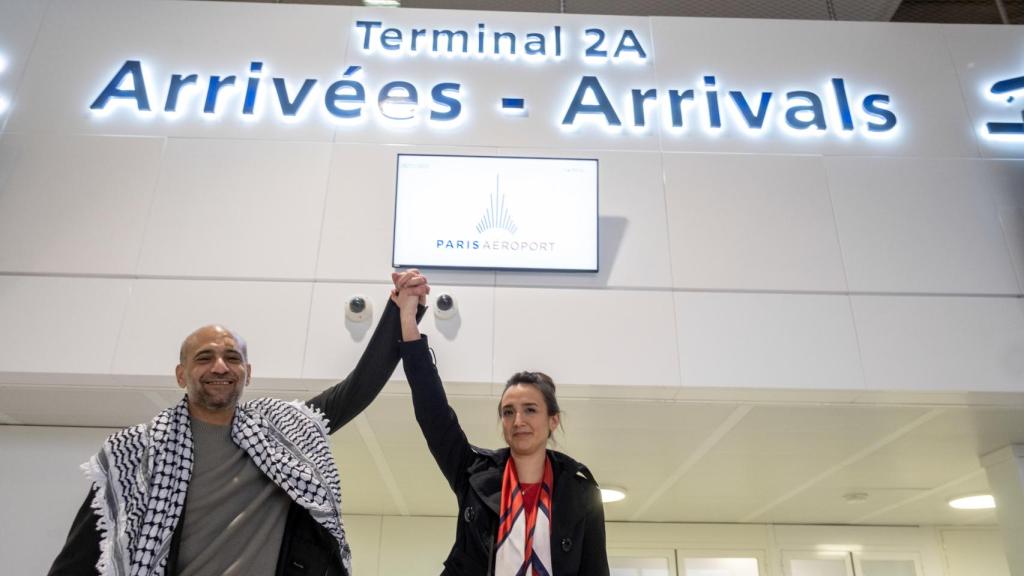 Ramy Shaath a su llegada a París tras ser deportado