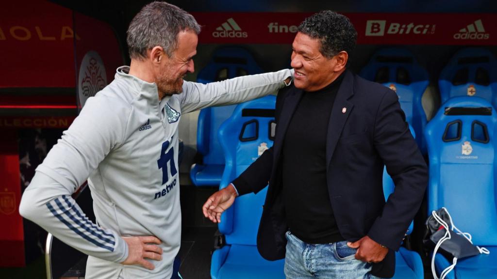 Donato en Riazor, saludando al seleccionador Luis Enrique, el pasado mes de marzo.