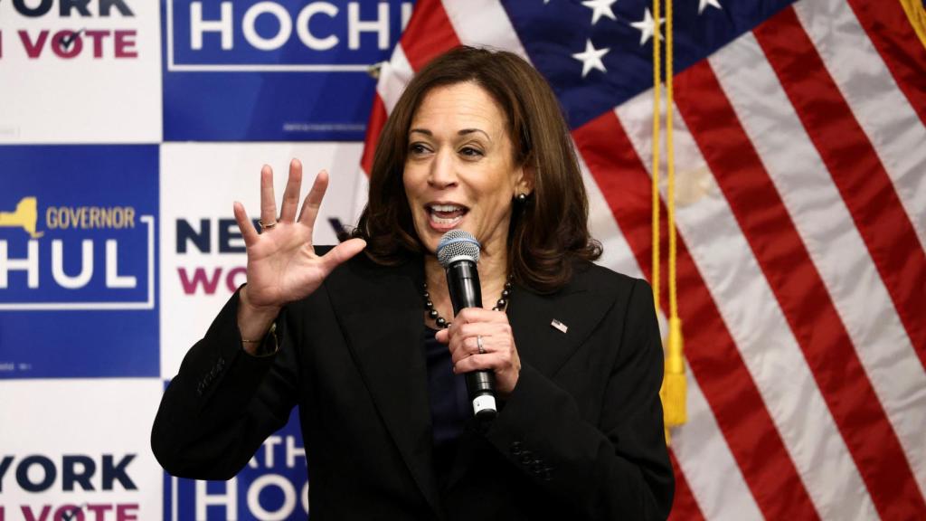 La vicepresidenta de Estados Unidos, Kamala Harris, habla durante un mitin en Nueva York antes de las elecciones intermedias de Estados Unidos.