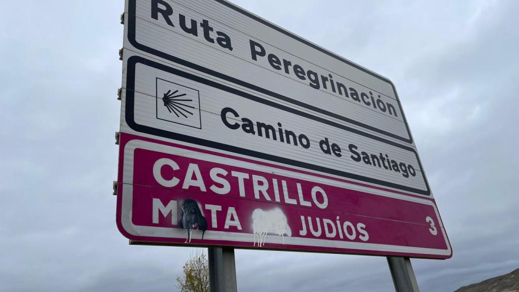 Imagen del cartel de Castrillo Mota de Judíos desde Castrojeriz.